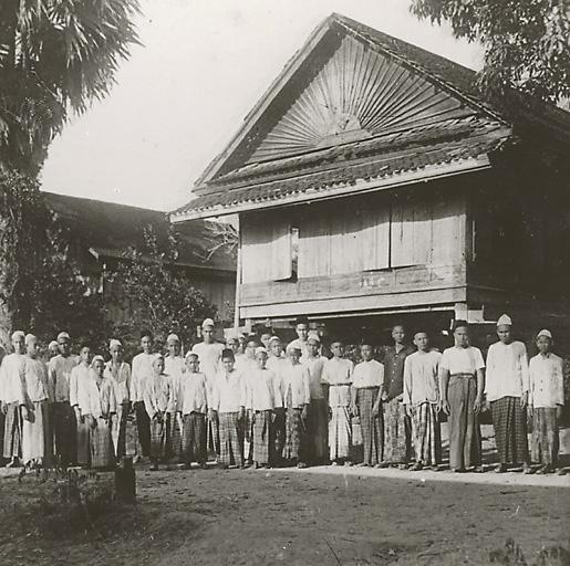 Cochinchina Mosque at Threa with worshippers 1930-54